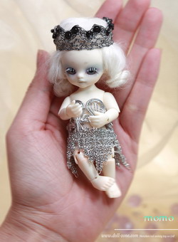 Dollzone GIFT - mini doll MOMO